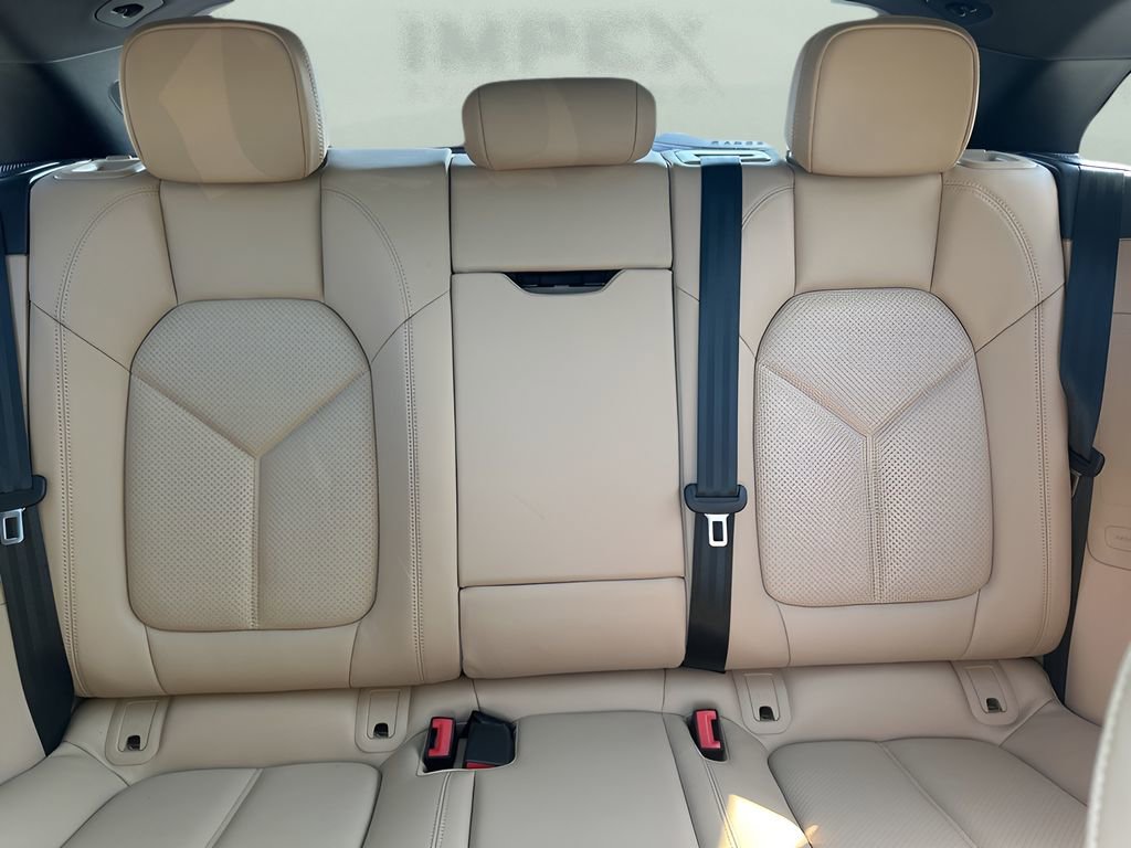 Used 2023 Porsche Macan Turbo image 13