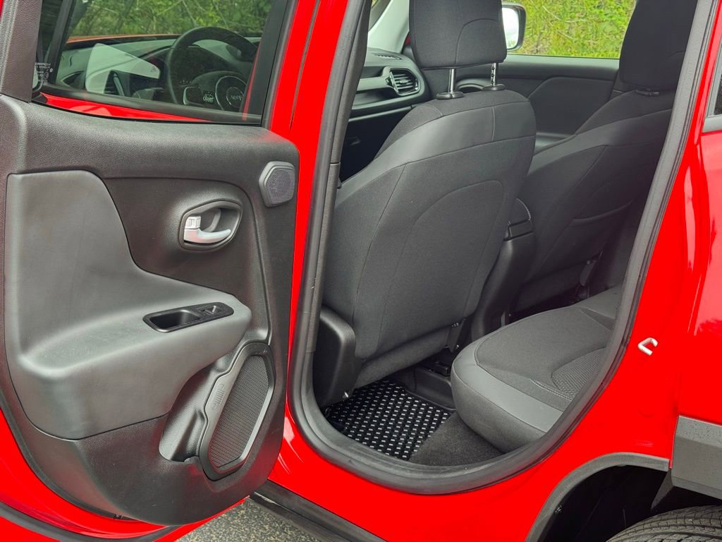 Used 2023 Jeep Renegade Altitude w/ Sun/Sound Group image 8