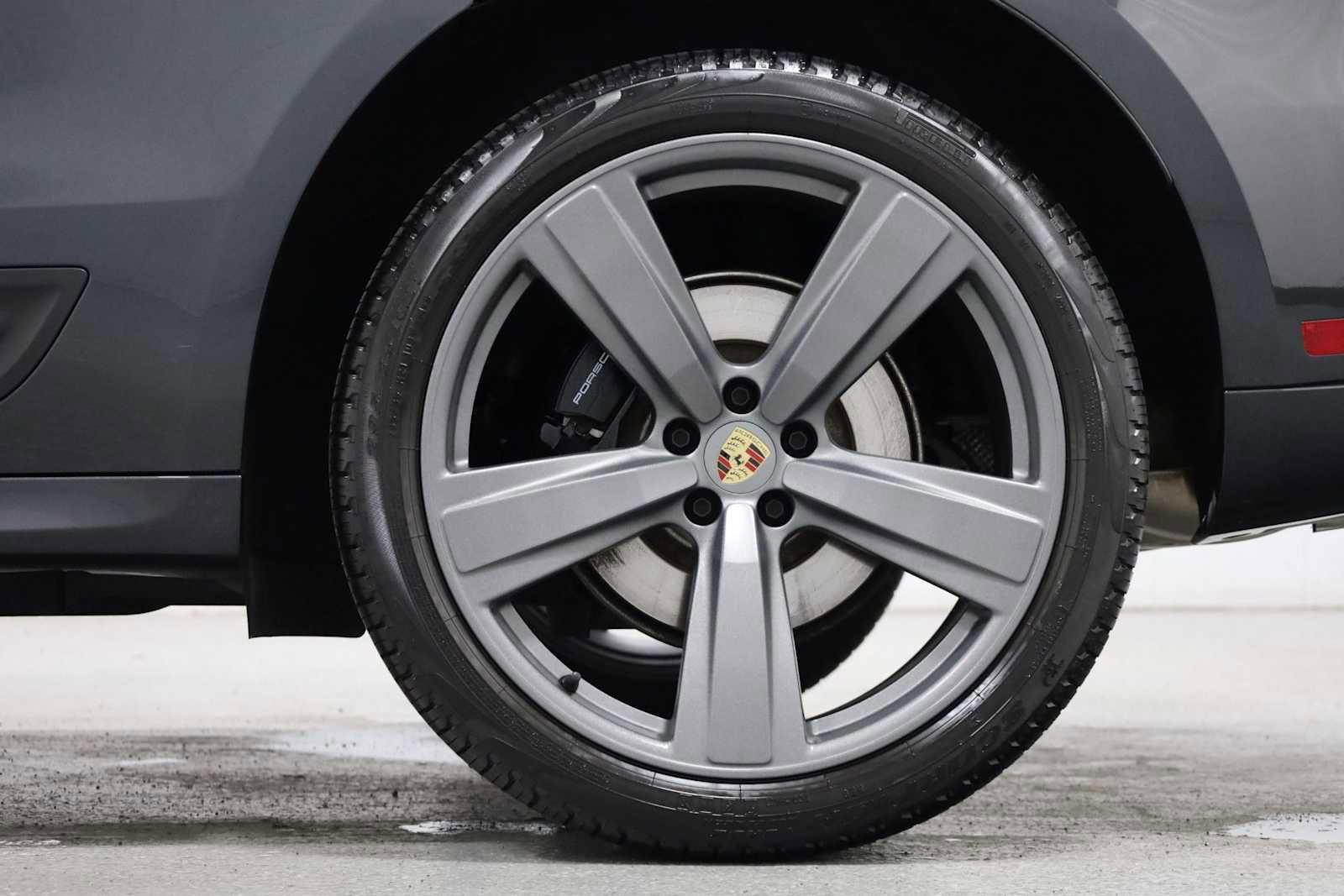 Certified 2024 Porsche Macan AWD/4WD image 39