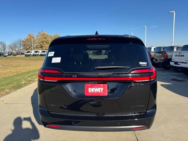 New 2026 Chrysler Pacifica Limited w/ S Appearance Package image 6