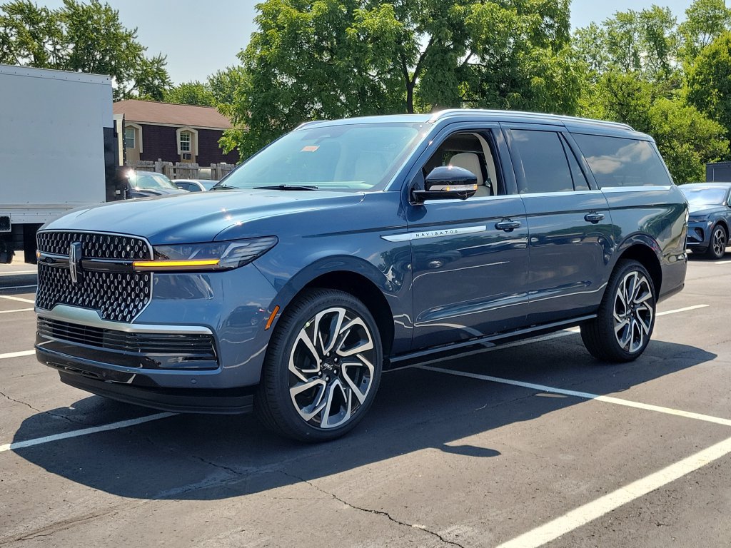 New 2027 Lincoln Navigator L Reserve AWD/4WD image 8
