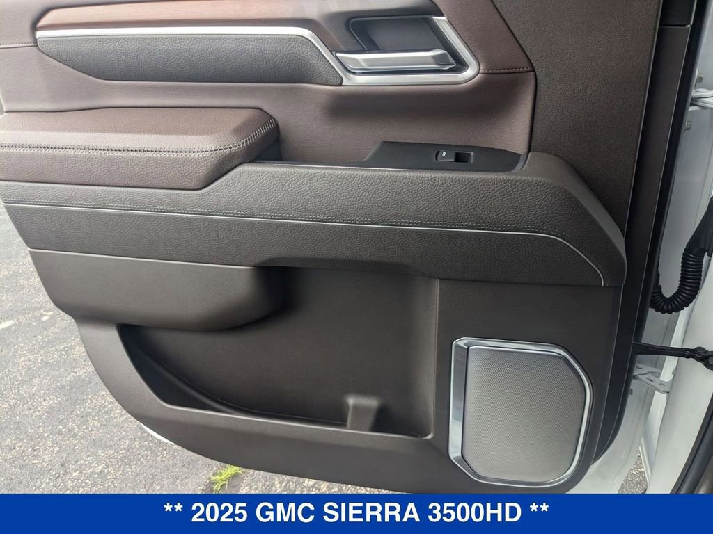 New 2025 GMC Sierra 3500 Denali w/ Denali Reserve Package image 30