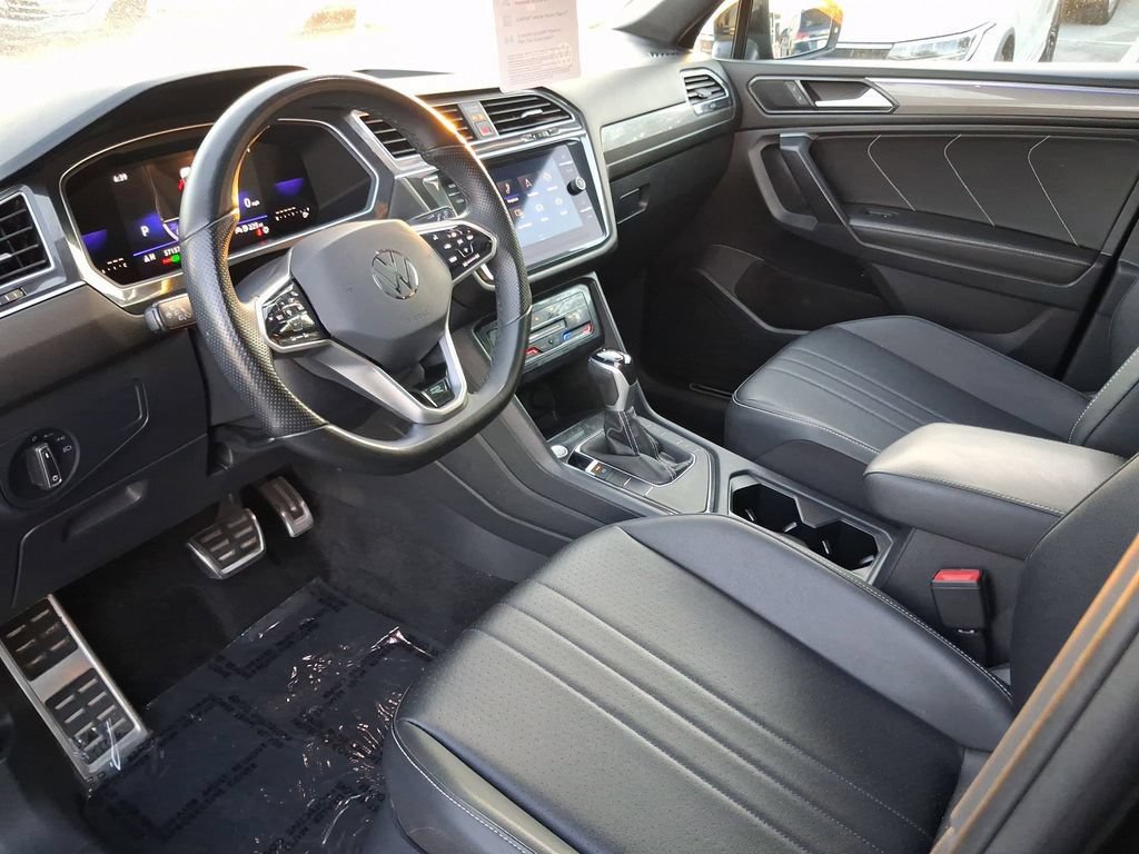 Used 2023 Volkswagen Tiguan SE R-Line FWD image 18