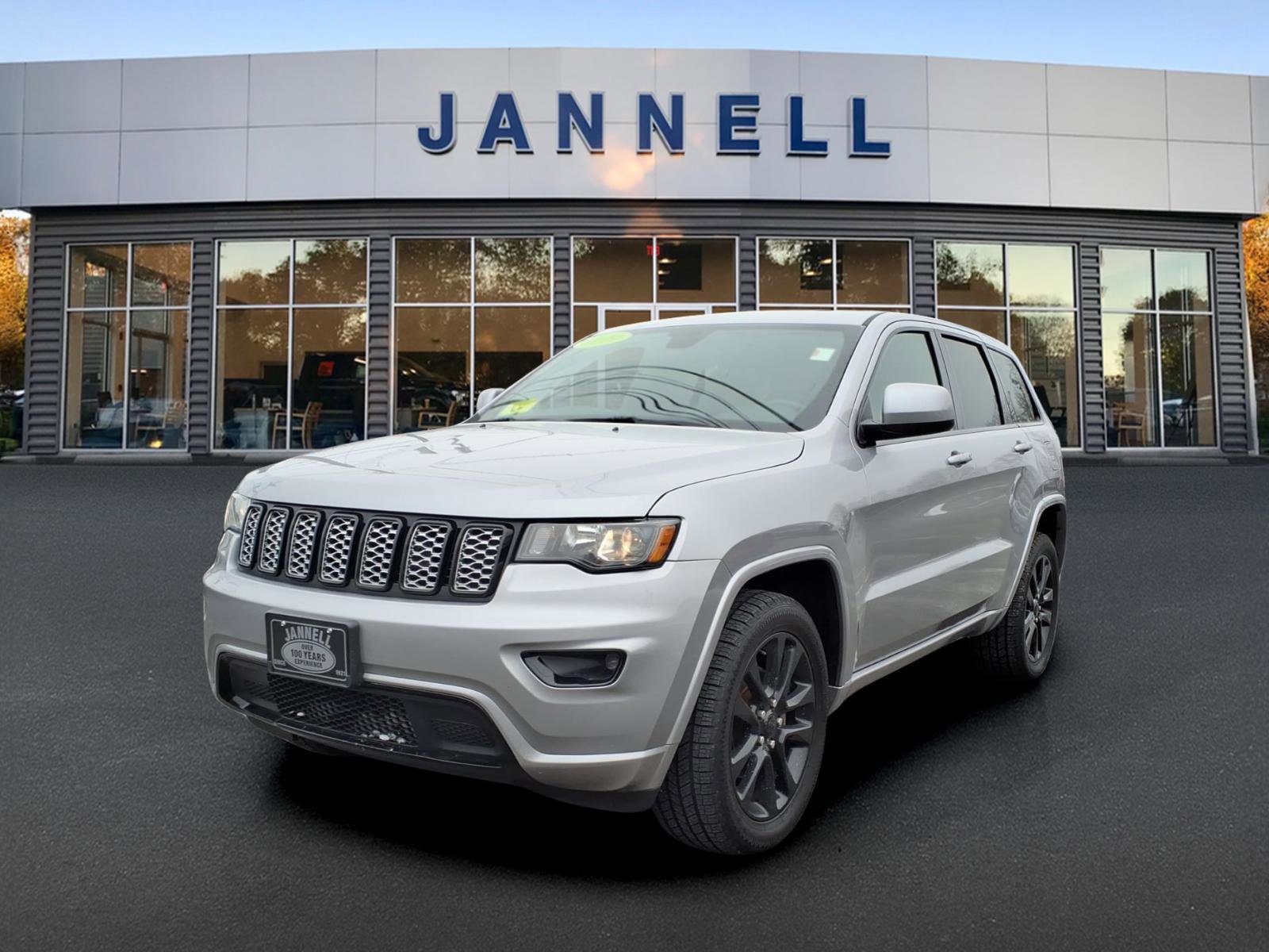Used 2019 Jeep Grand Cherokee Altitude image 1