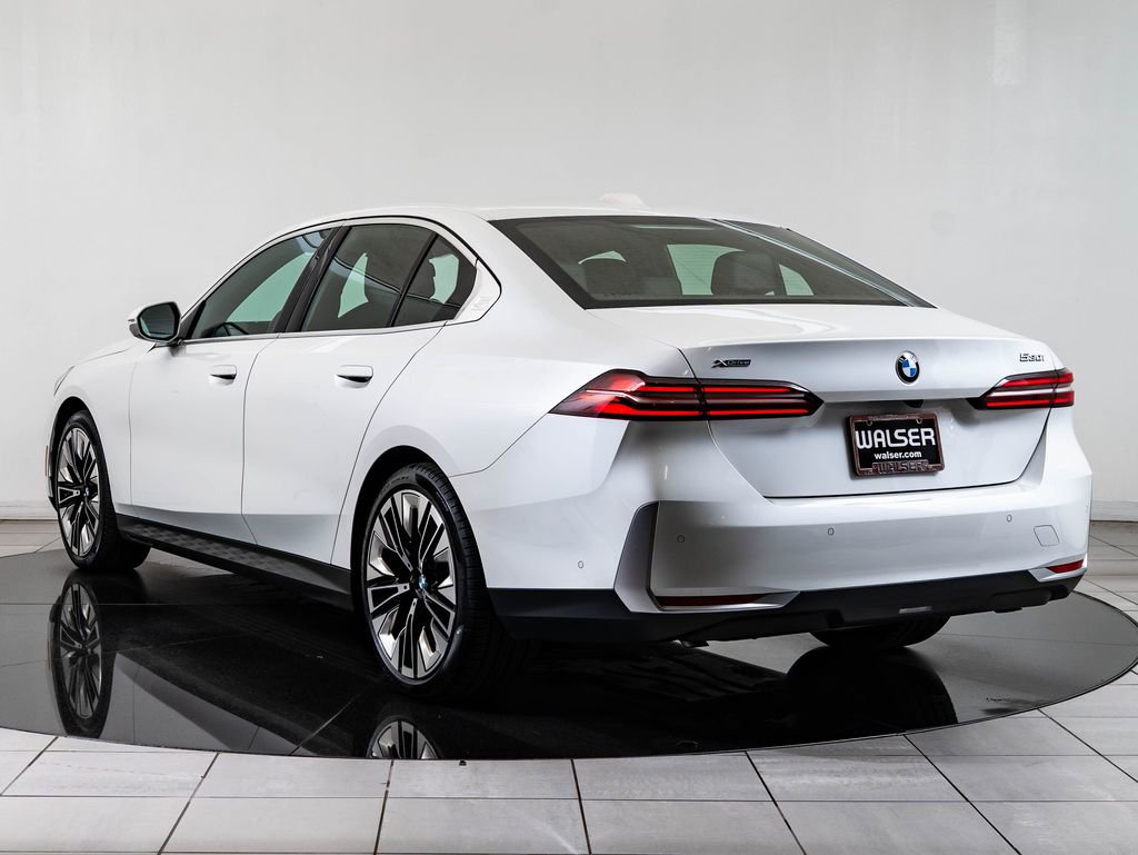 Certified 2025 BMW 530i xDrive AWD/4WD image 6