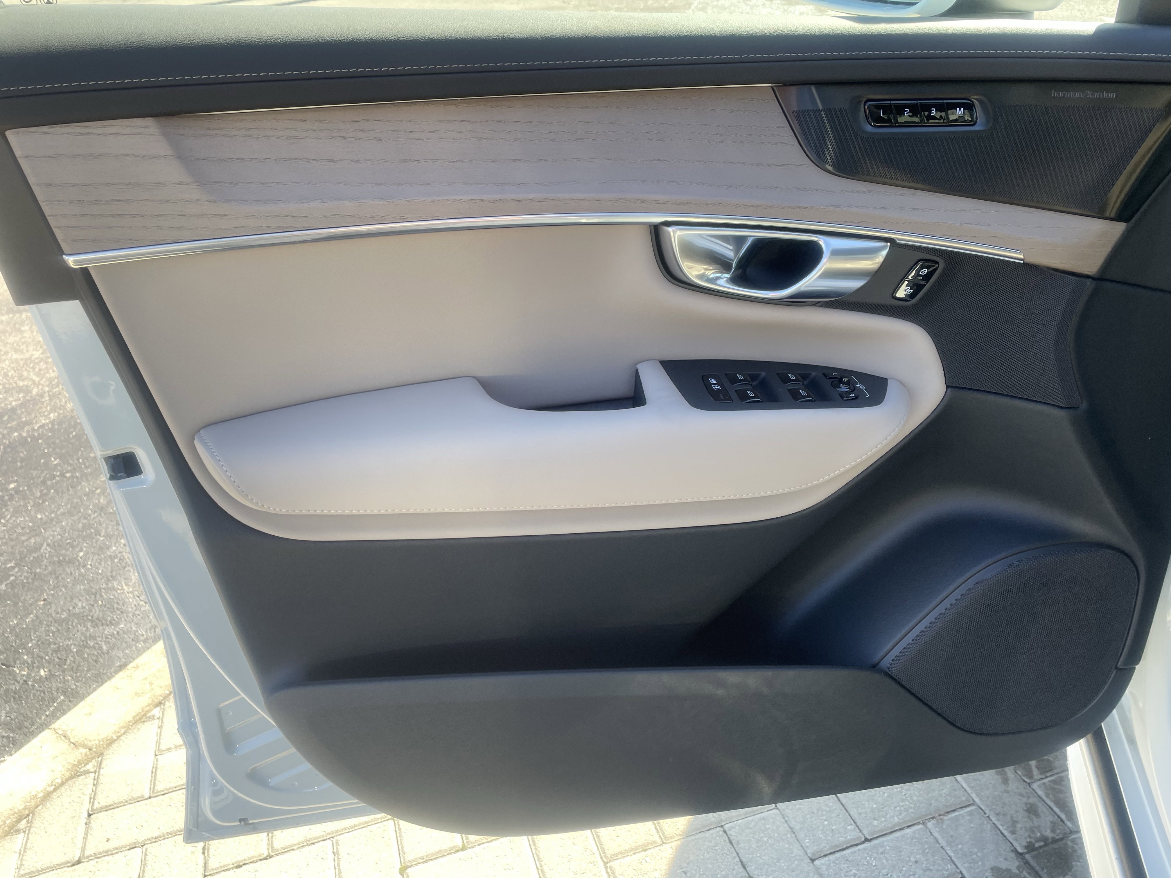 New 2026 Volvo XC90 B6 Ultra image 14