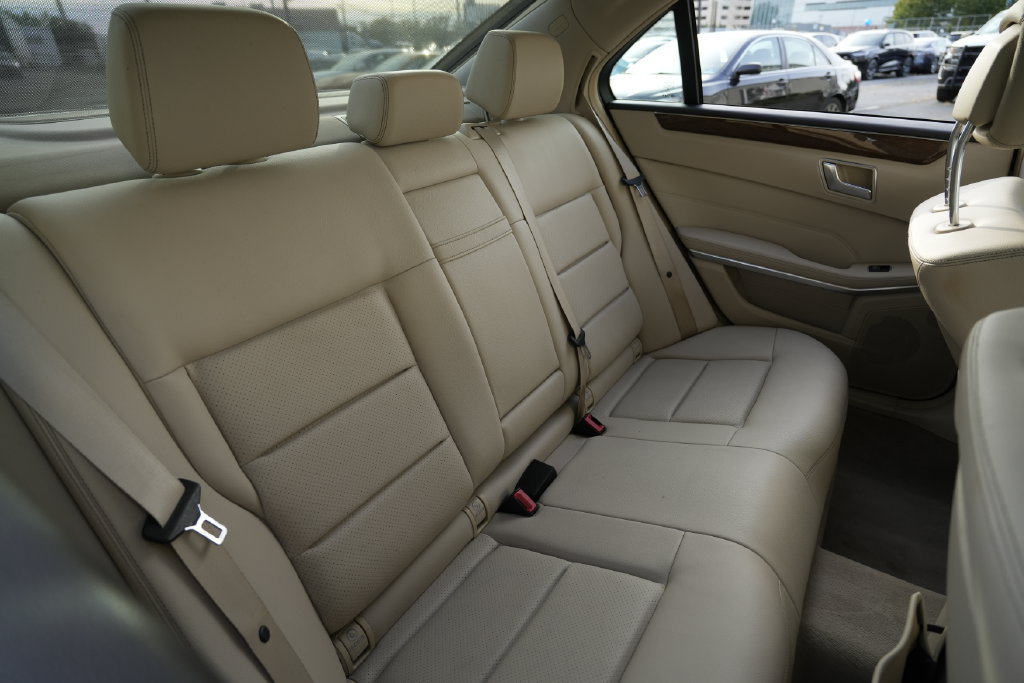 Used 2016 Mercedes-Benz E 350 4MATIC Sedan image 32