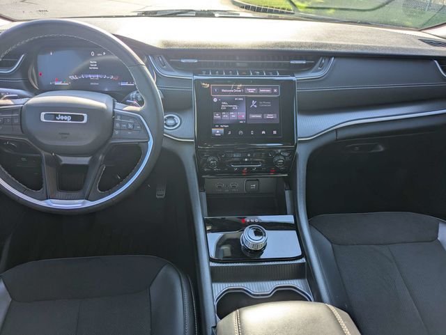 Used 2024 Jeep Grand Cherokee Altitude AWD/4WD image 16