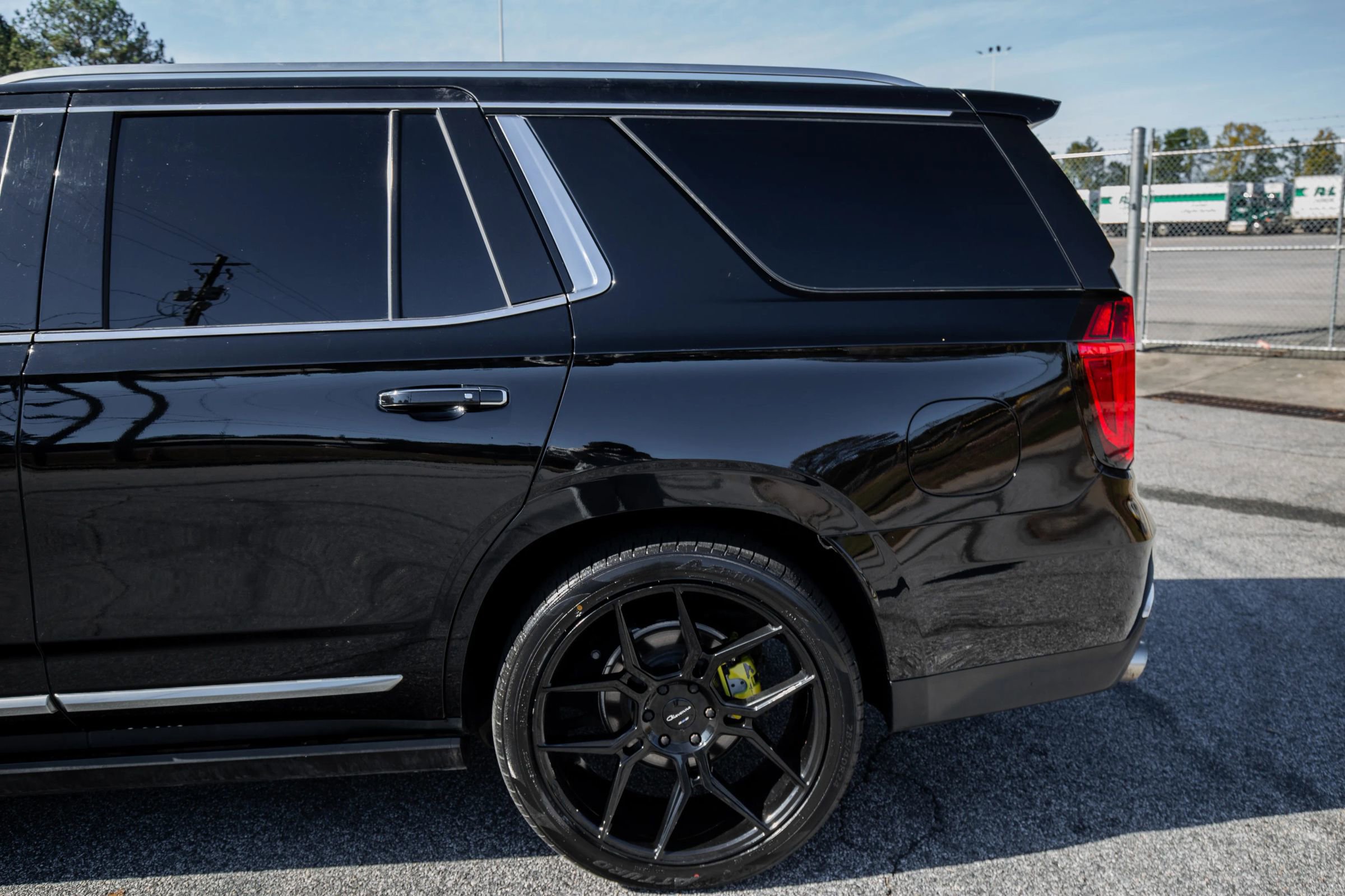 Used 2021 GMC Yukon Denali w/ Denali Premium Package image 5