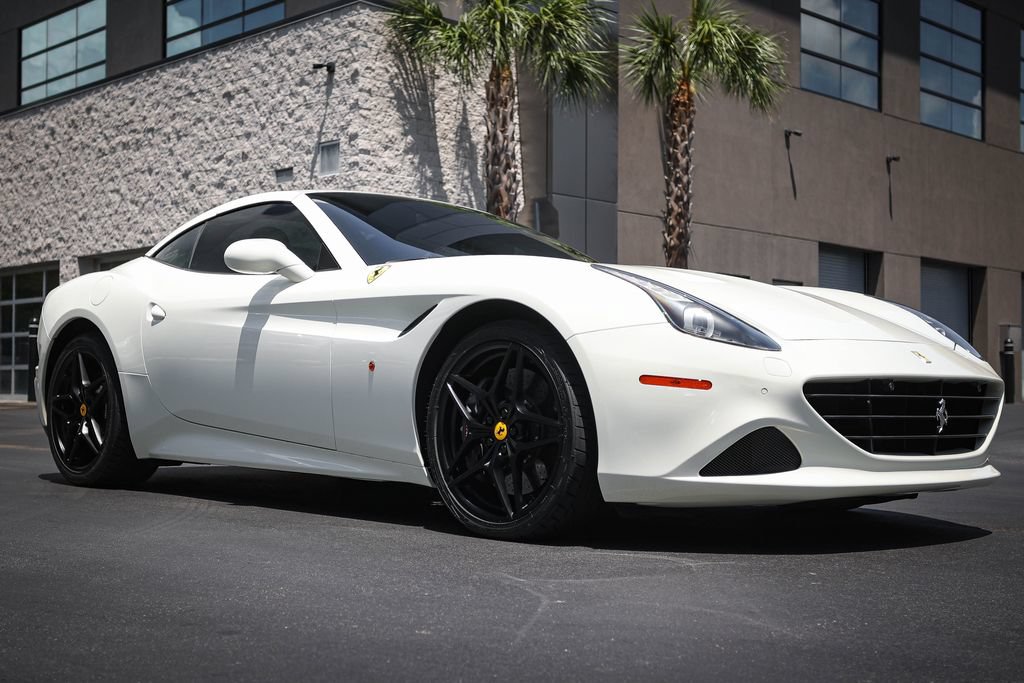 Used 2015 Ferrari California T RWD image 9