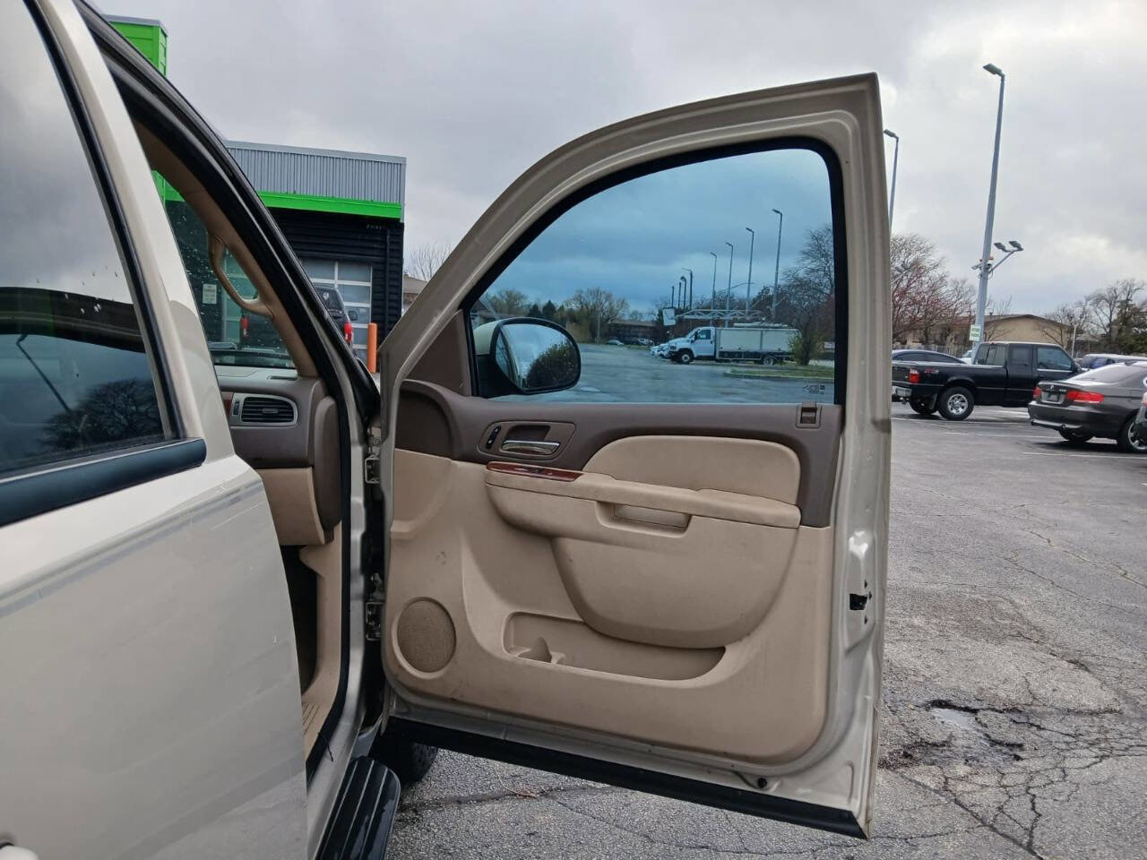 Used 2012 Chevrolet Suburban LT image 13