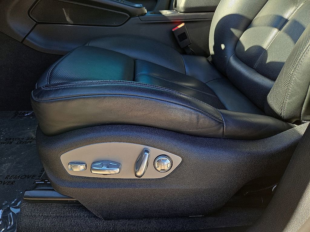 Used 2024 Porsche Macan T w/ Premium Plus Package image 16
