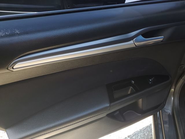Used 2015 Ford Fusion SE FWD image 25