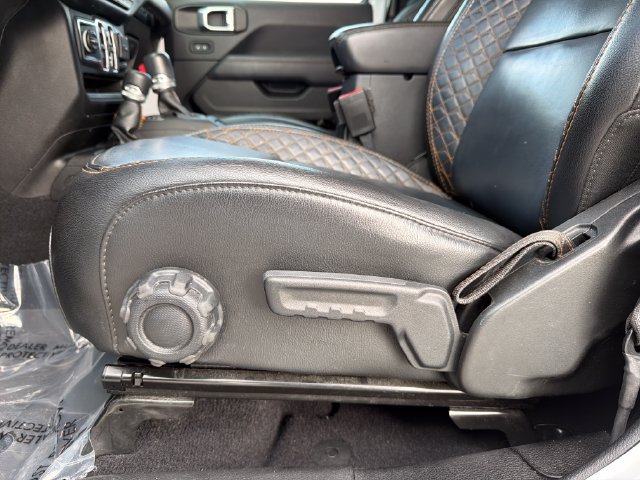 Used 2021 Jeep Gladiator Overland AWD/4WD image 11