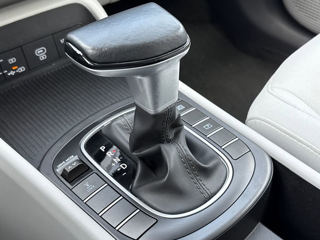 Used 2025 Hyundai Kona SEL image 23