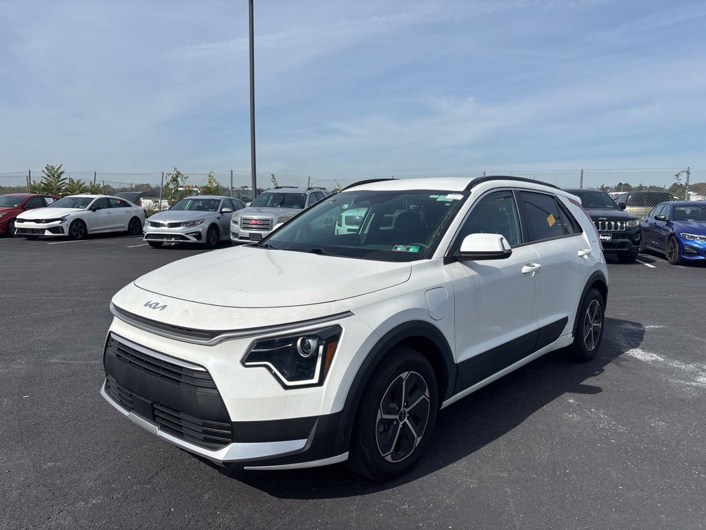 Used 2024 Kia Niro EX w/ EX Cold Weather Package FWD image 7