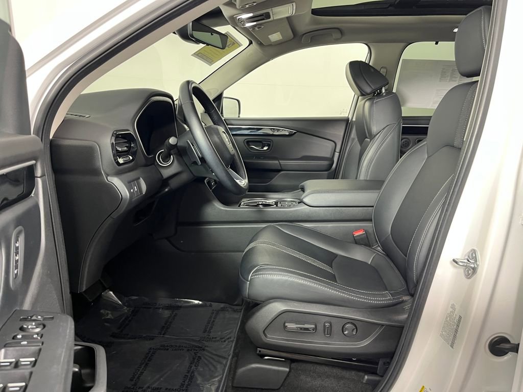 Used 2023 Honda Pilot Touring image 11