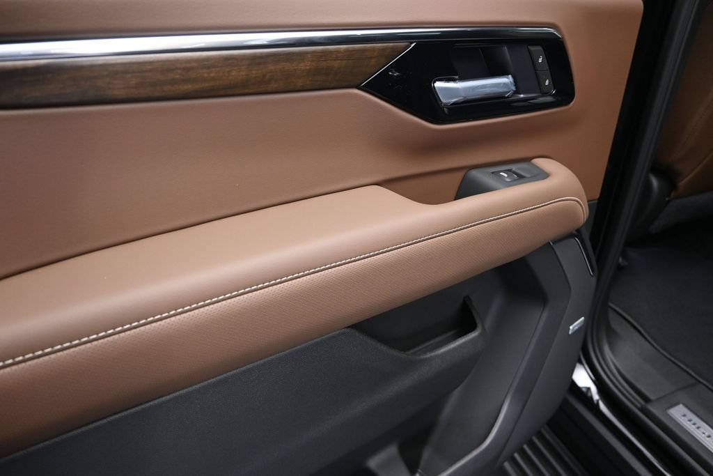 New 2026 Chevrolet Suburban High Country RWD image 15