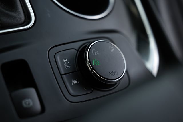 Used 2020 Chevrolet Traverse LT w/ Driver Confidence II Package image 40