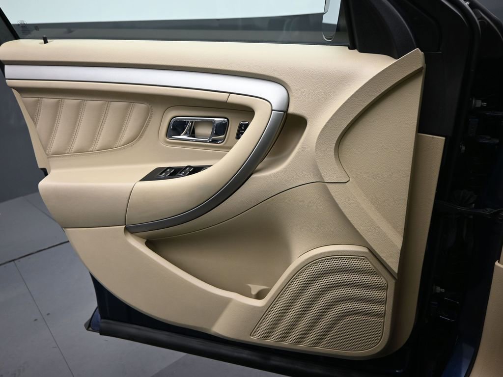 Used 2017 Ford Taurus SE image 13