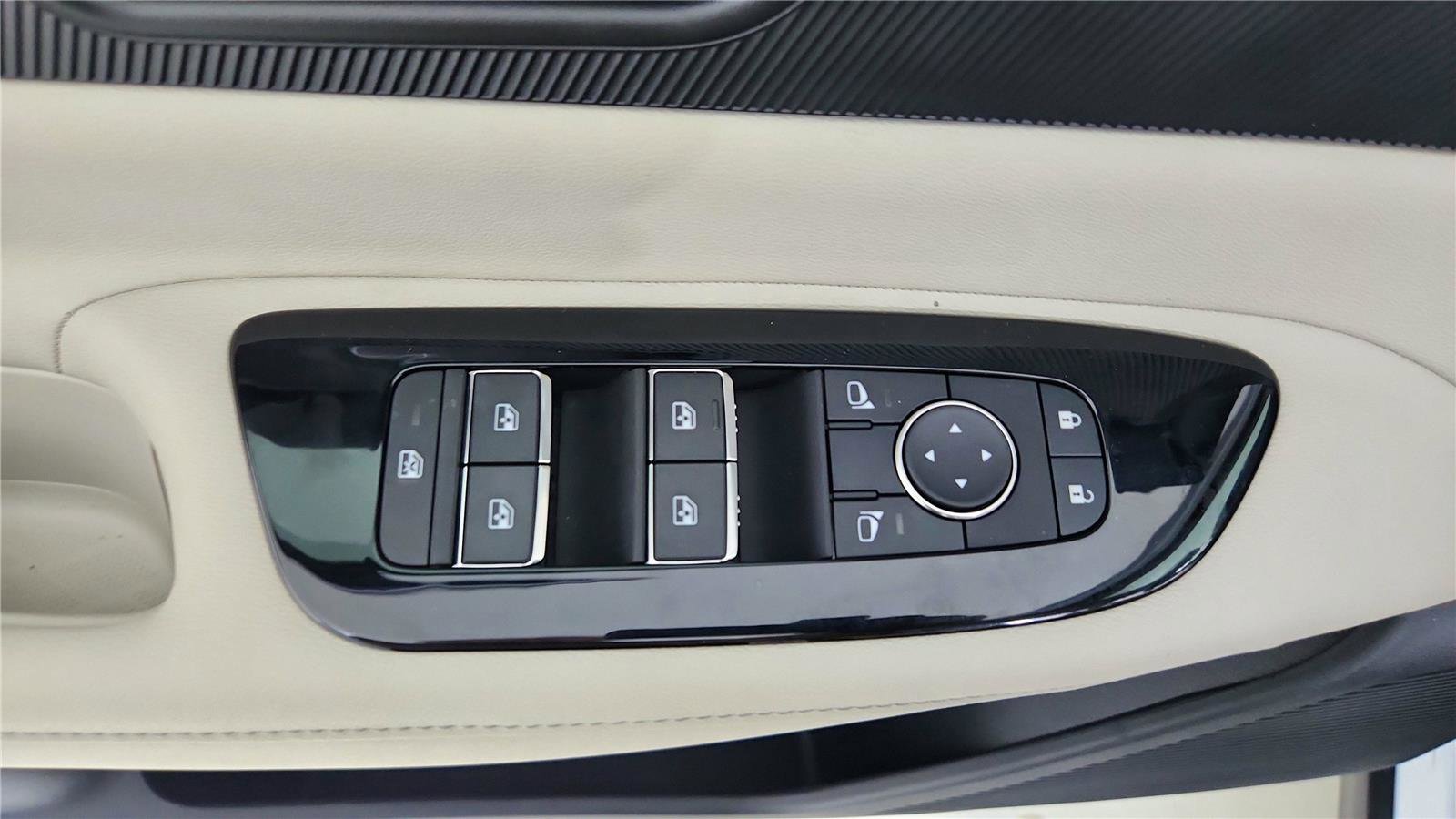 Used 2025 Nissan Murano SV image 16