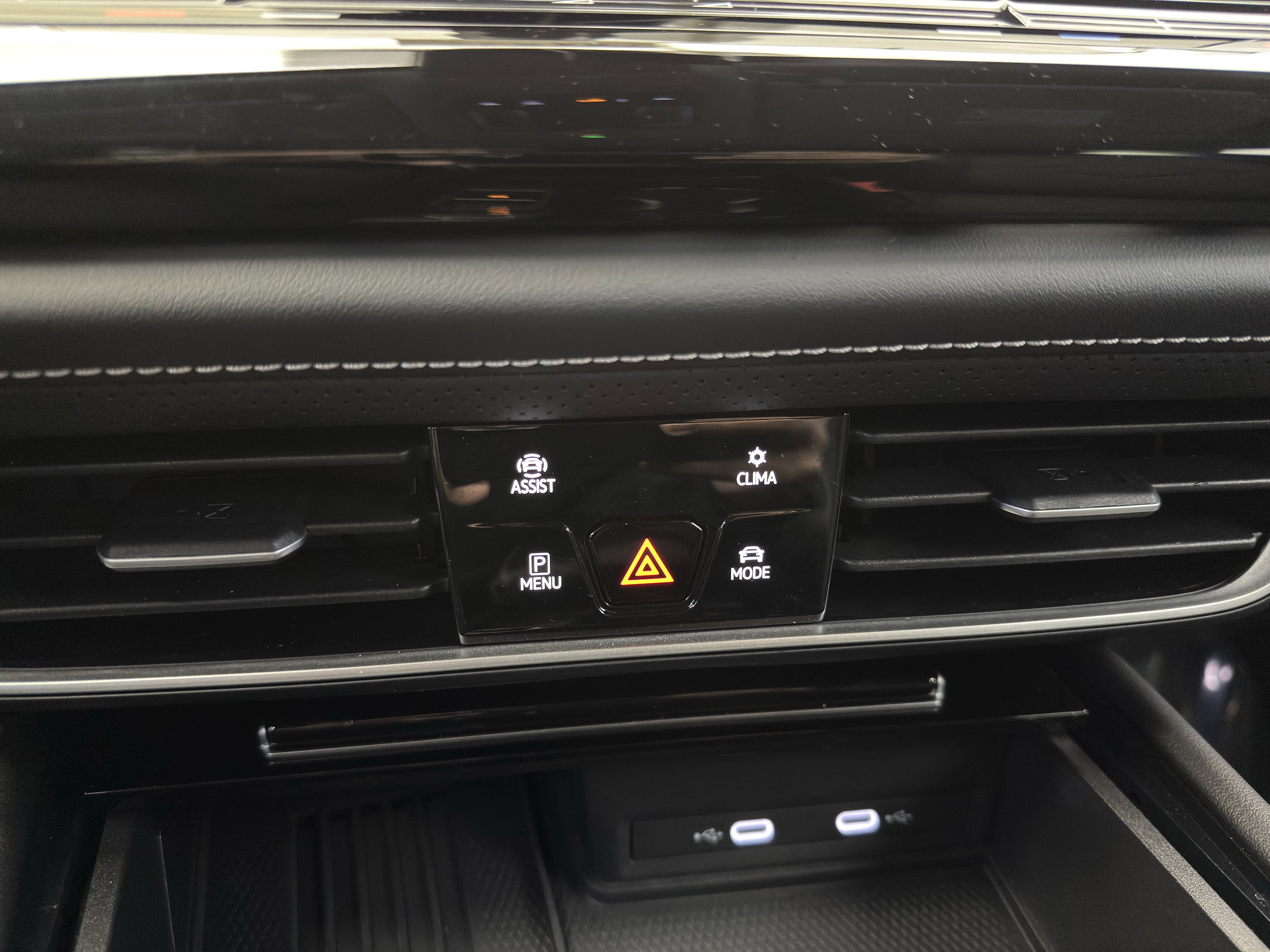 Certified 2025 Volkswagen Atlas SE w/ Black Wheel Package image 21