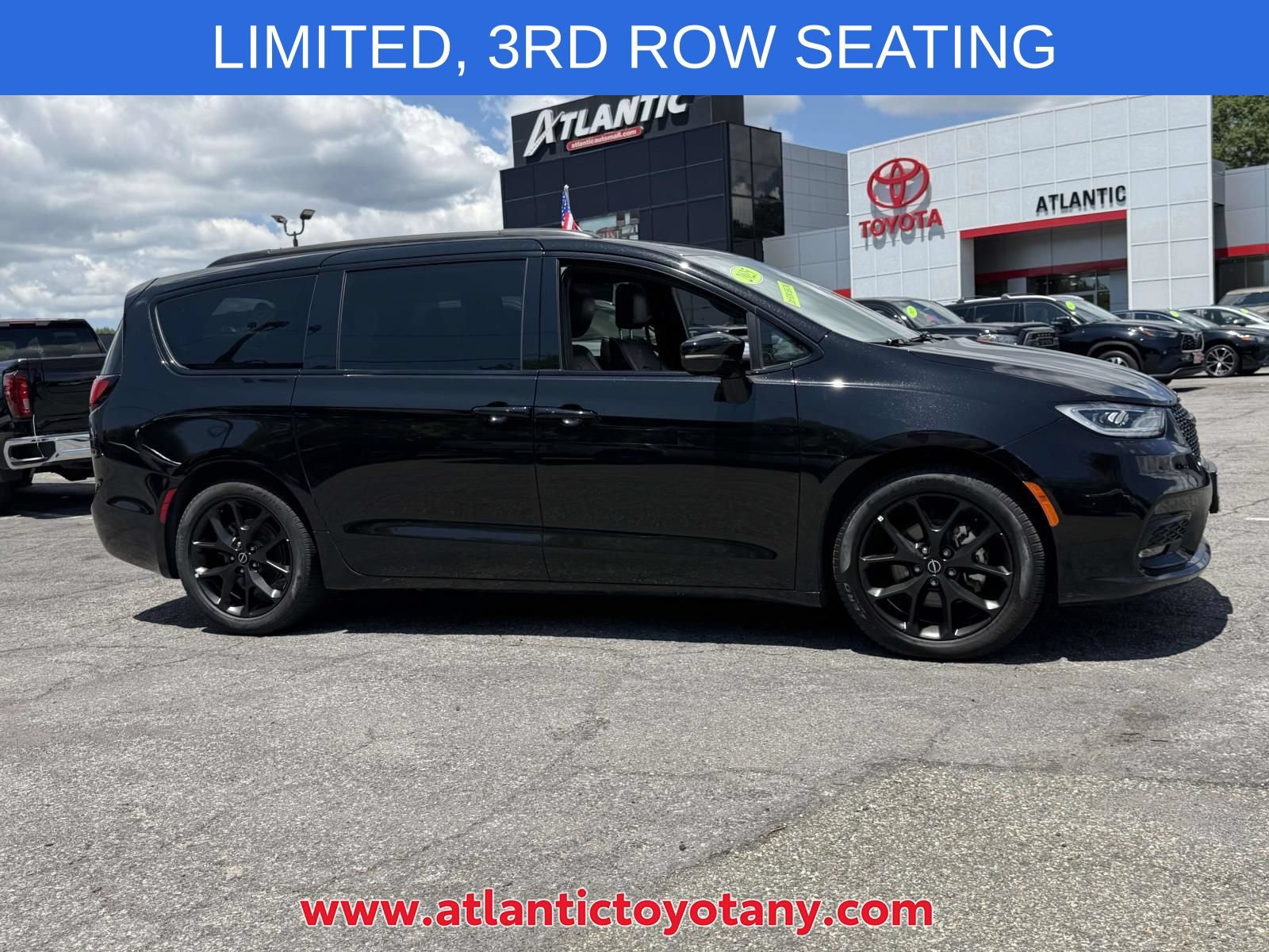 Used 2025 Chrysler Pacifica Limited FWD image 9