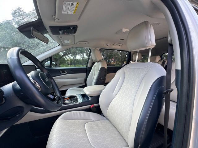 Used 2025 Kia Carnival EX FWD image 10