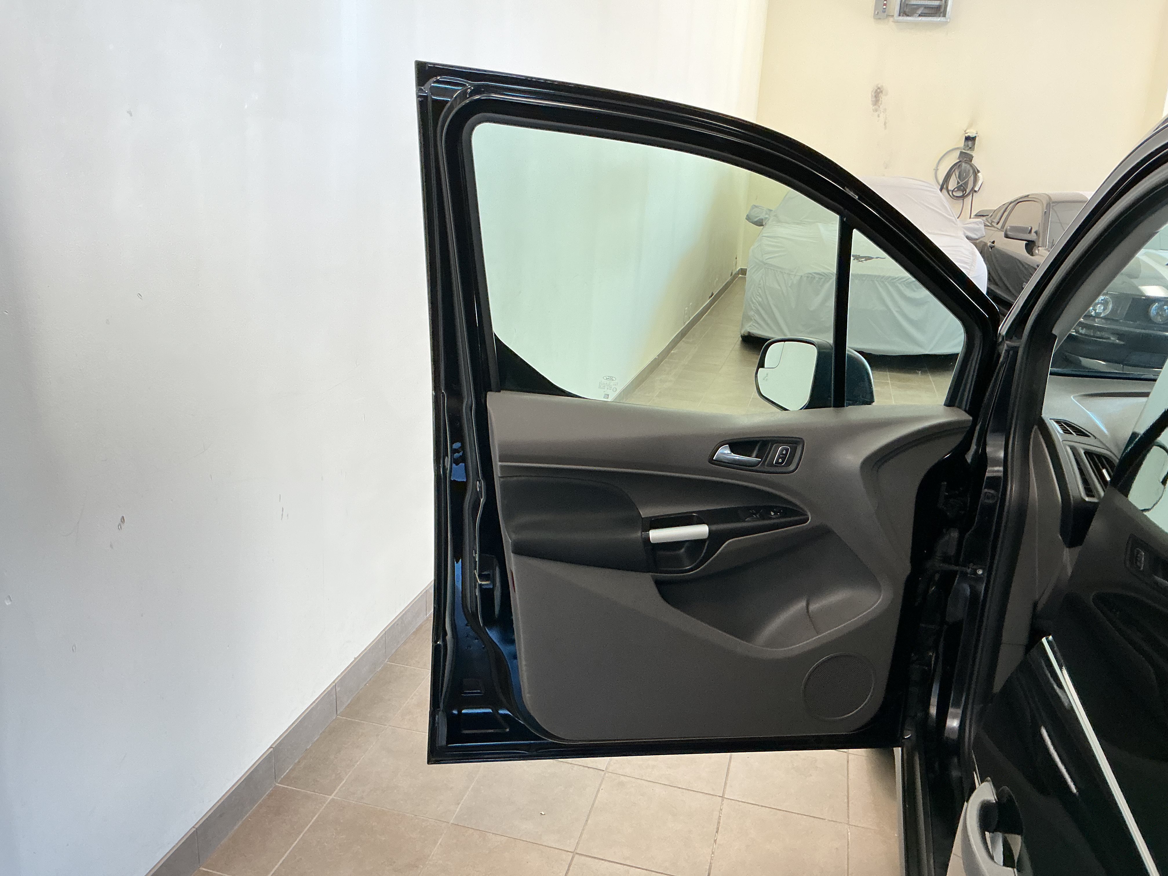 Used 2020 Ford Transit Connect XLT FWD image 14