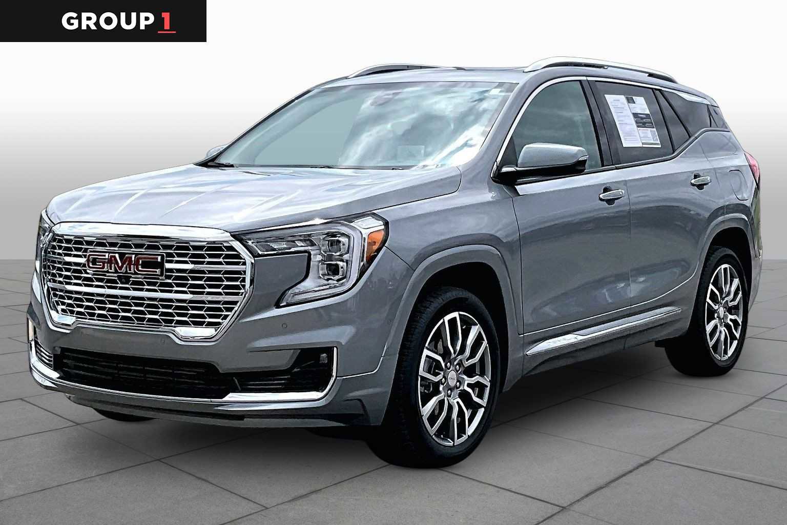 Used 2024 GMC Terrain Denali w/ Denali Premium Package AWD/4WD image 1