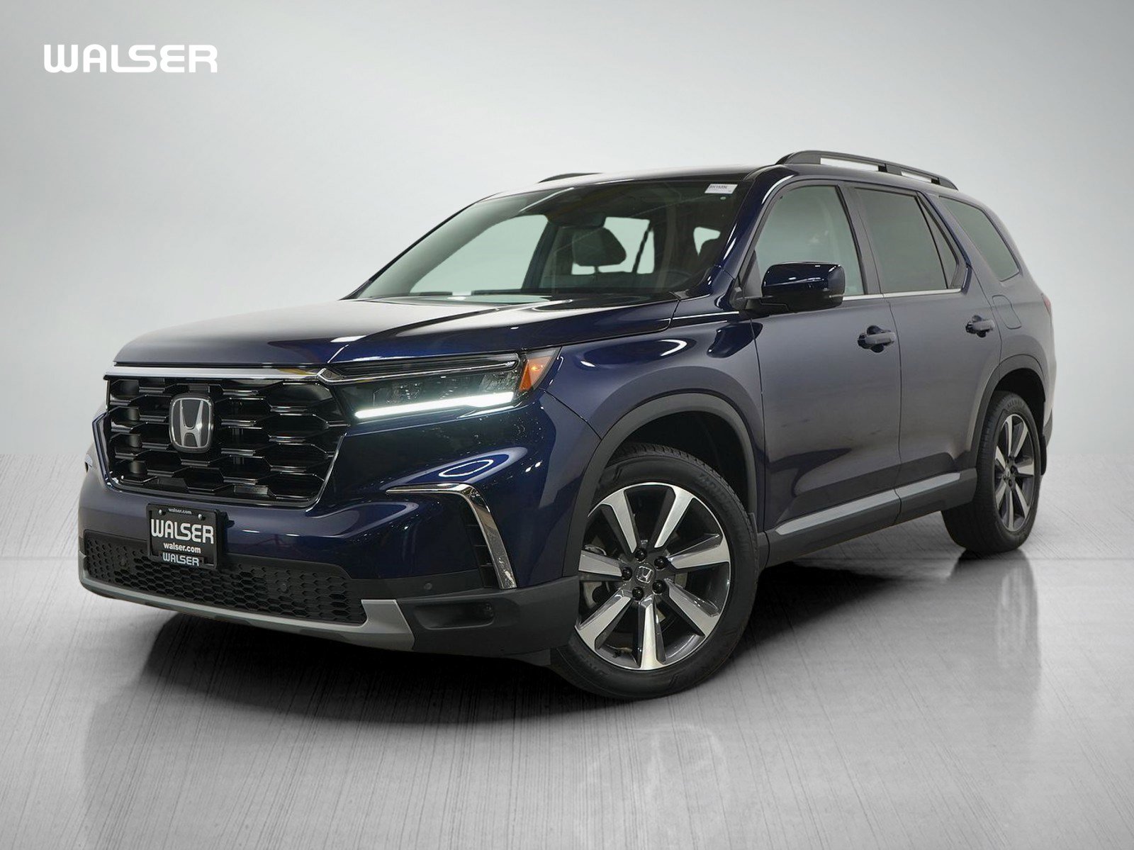Used 2024 Honda Pilot Touring image 1