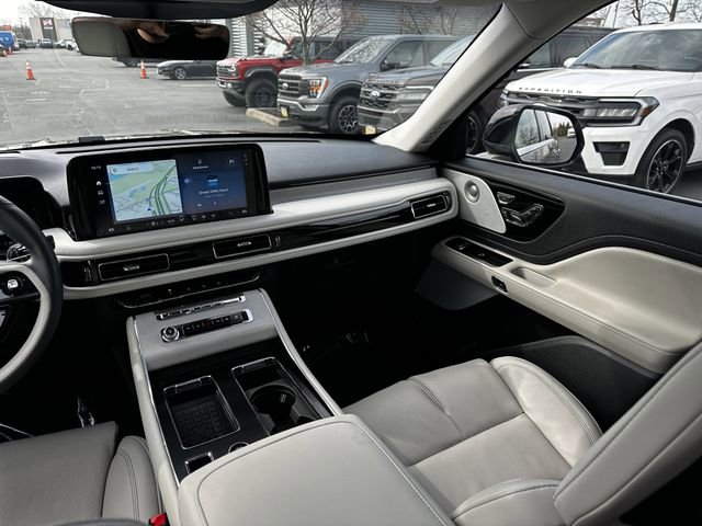 Certified 2025 Lincoln Aviator Reserve w/ Equipment Group 201A image 17