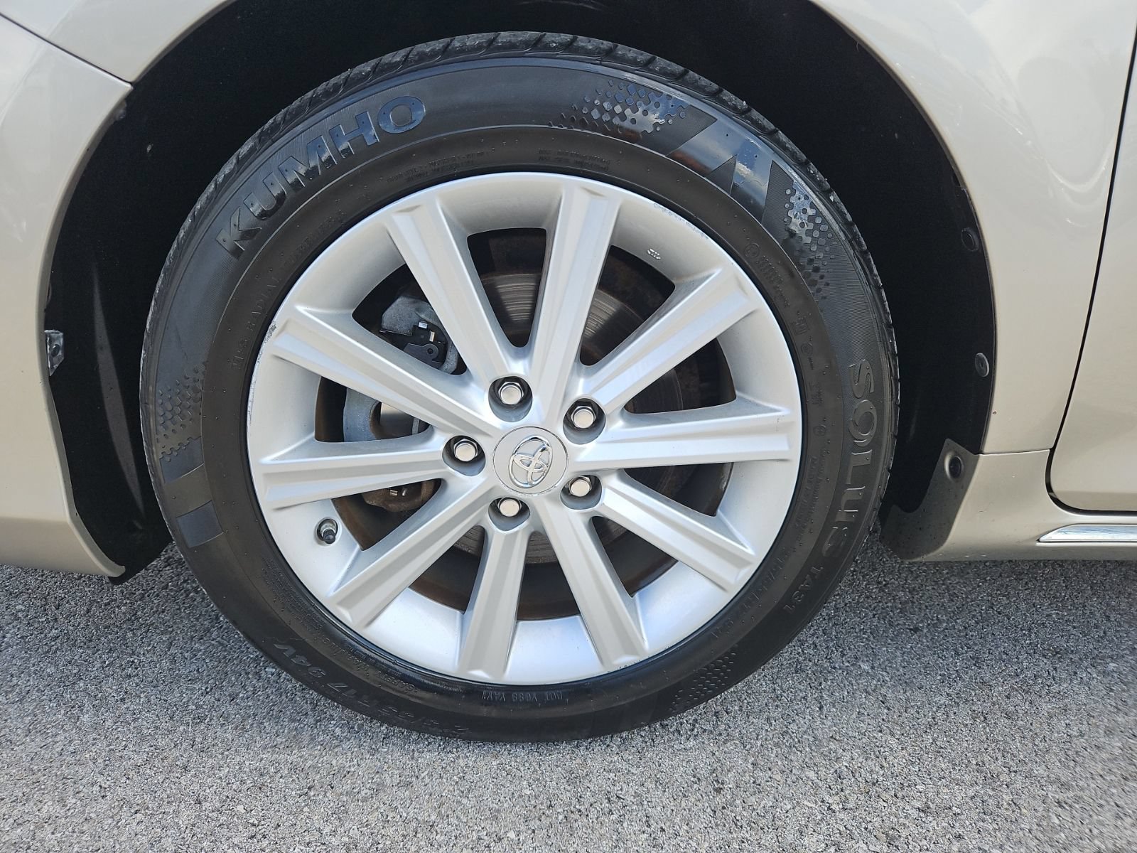 Used 2013 Toyota Camry XLE w/ Leather Pkg FWD image 11