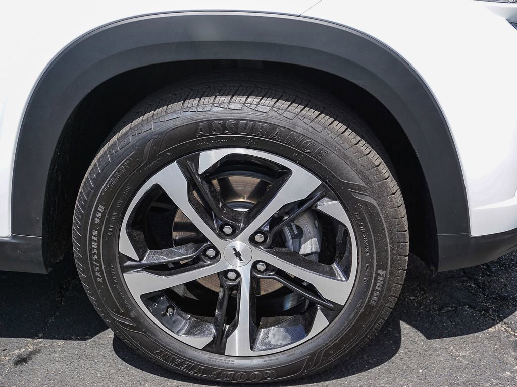 Used 2026 Chevrolet Trax RS w/ Sunroof Package image 9