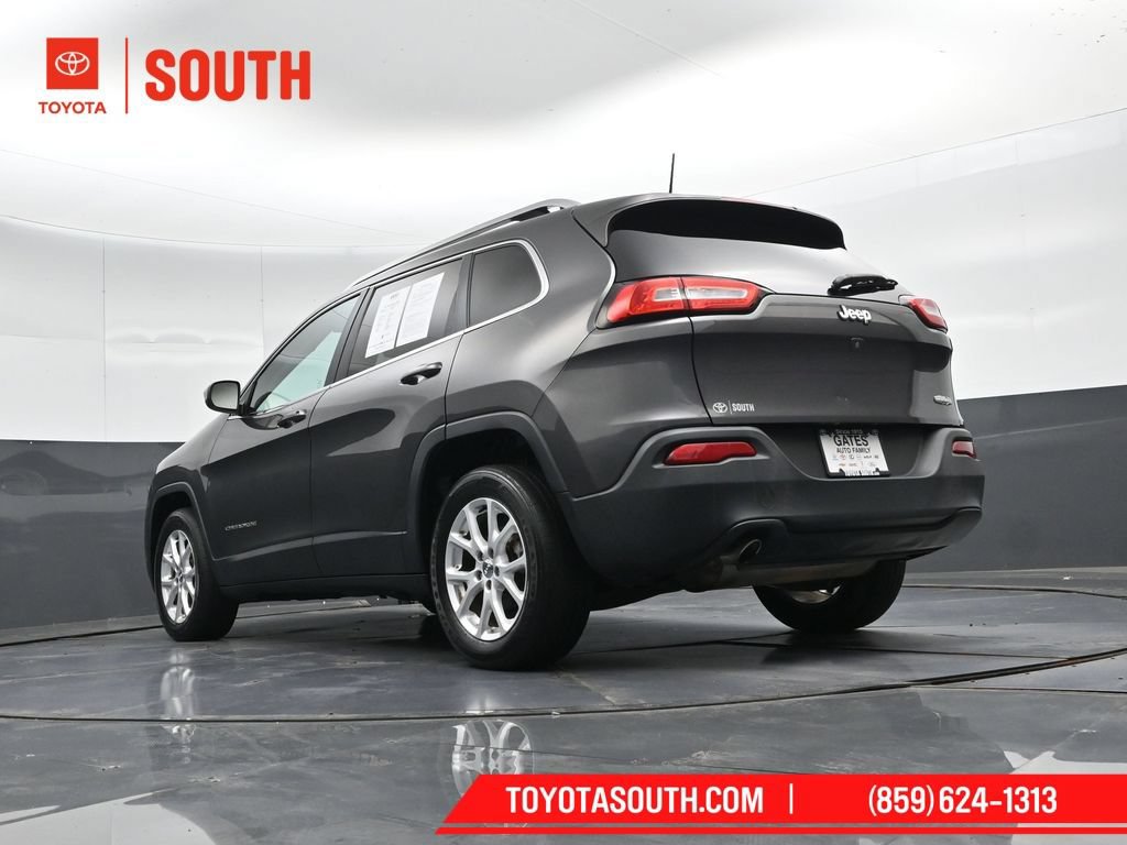 Used 2017 Jeep Cherokee Latitude w/ Comfort & Sound Group FWD image 39