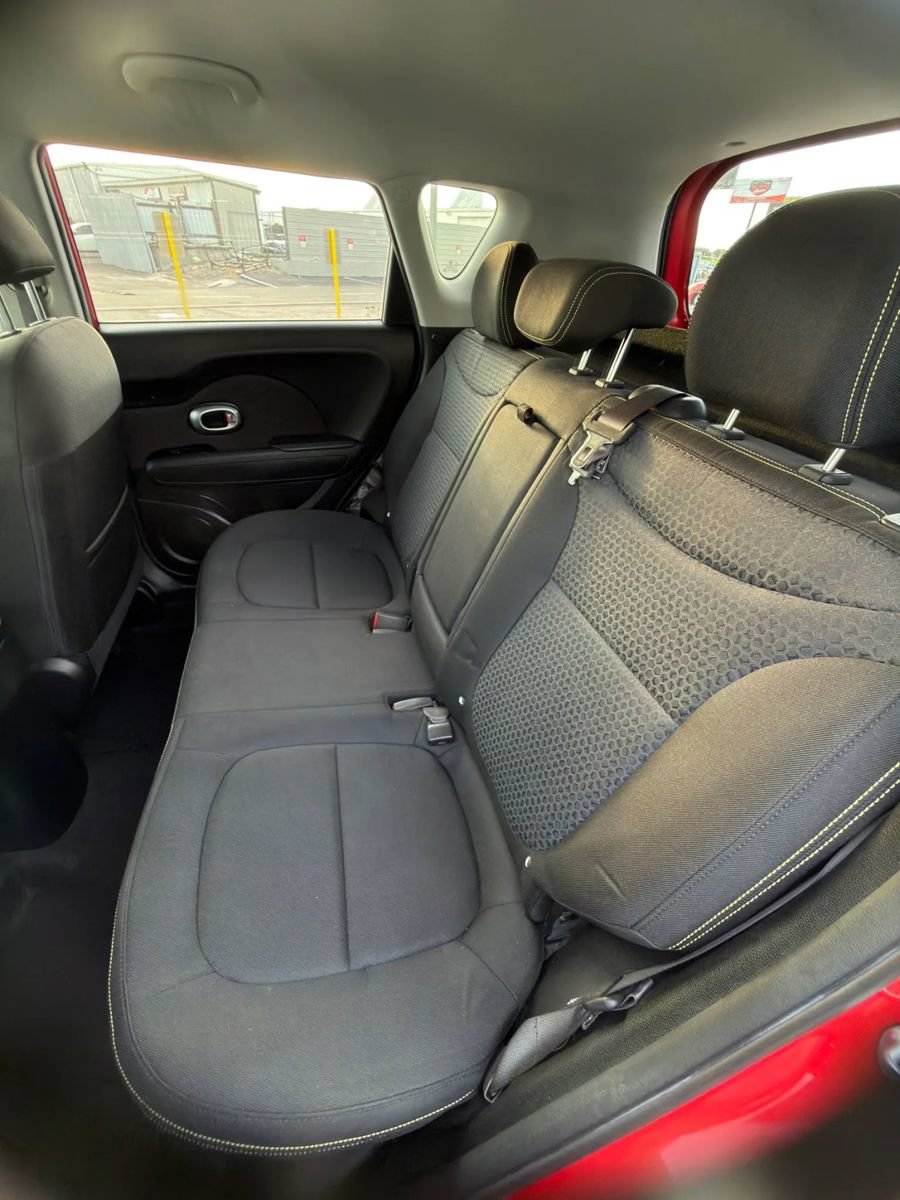 Used 2016 Kia Soul + FWD image 12