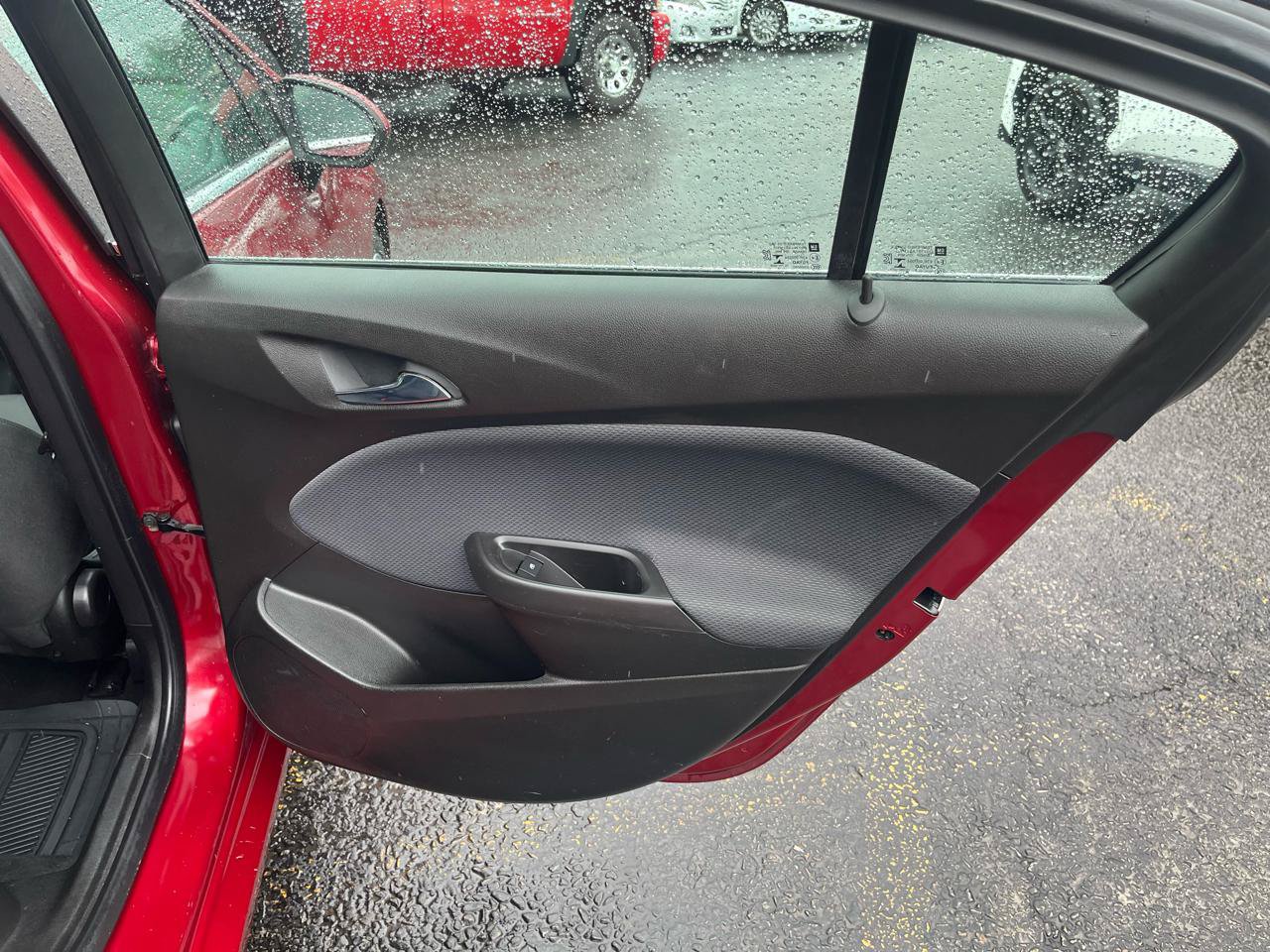 Used 2018 Chevrolet Cruze LT w/ Convenience Package FWD image 32