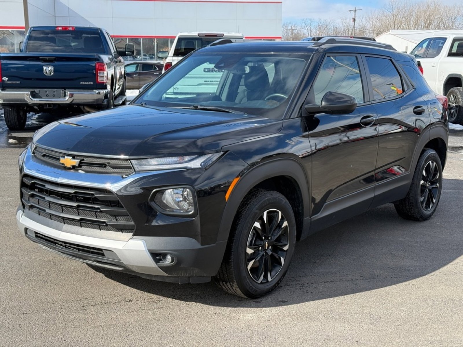 Used 2023 Chevrolet TrailBlazer LT w/ Sun and Liftgate Package image 4