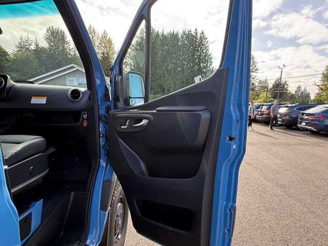 Used 2025 Mercedes-Benz Sprinter 2500 image 30