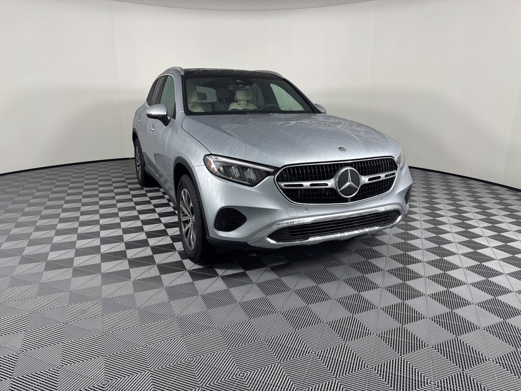 Certified 2025 Mercedes-Benz GLC 300 4MATIC image 3