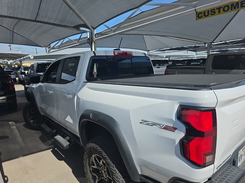 Used 2025 Chevrolet Colorado ZR2 w/ Technology Package AWD/4WD image 4