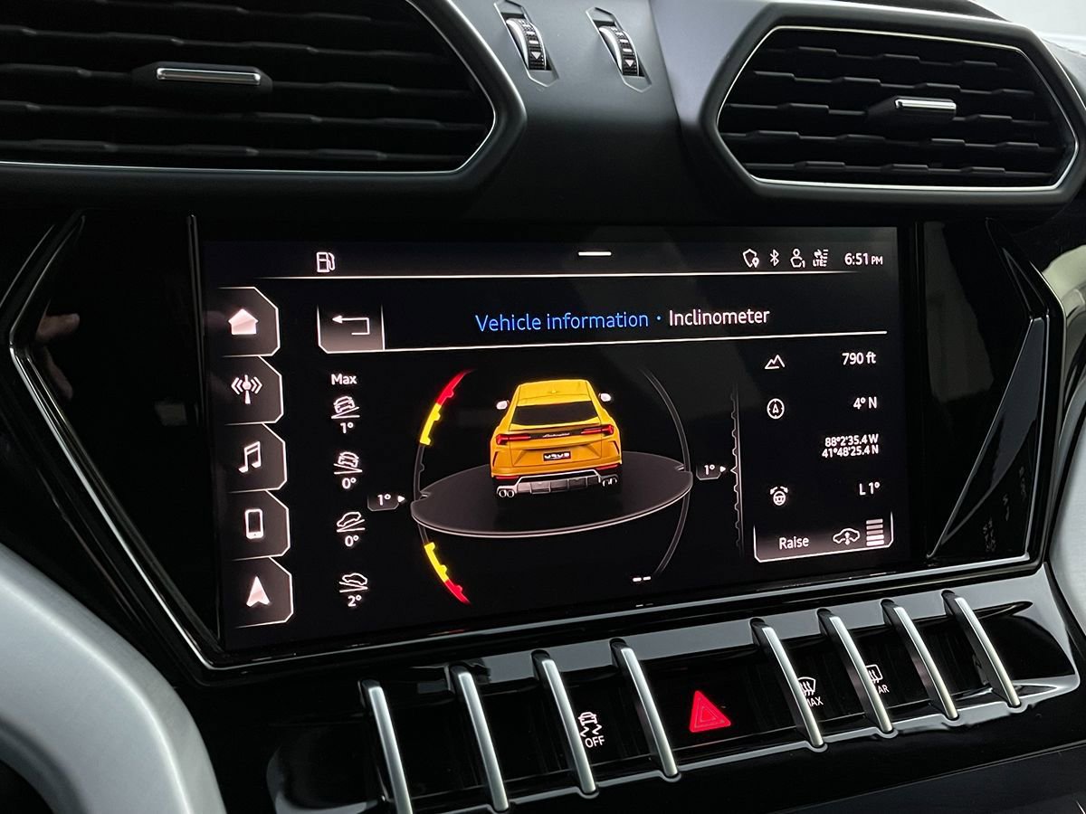 Used 2021 Lamborghini Urus AWD/4WD image 39