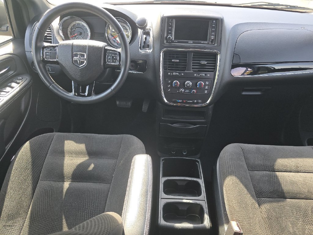 Used 2017 Dodge Grand Caravan SE FWD image 18
