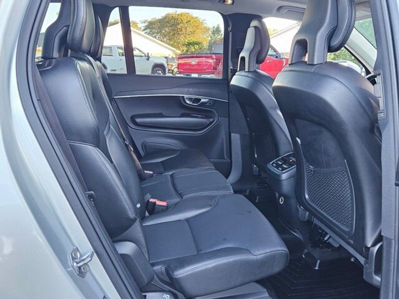 Used 2020 Volvo XC90 T5 Momentum image 17