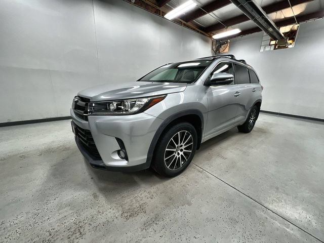 Certified 2017 Toyota Highlander SE AWD/4WD image 4