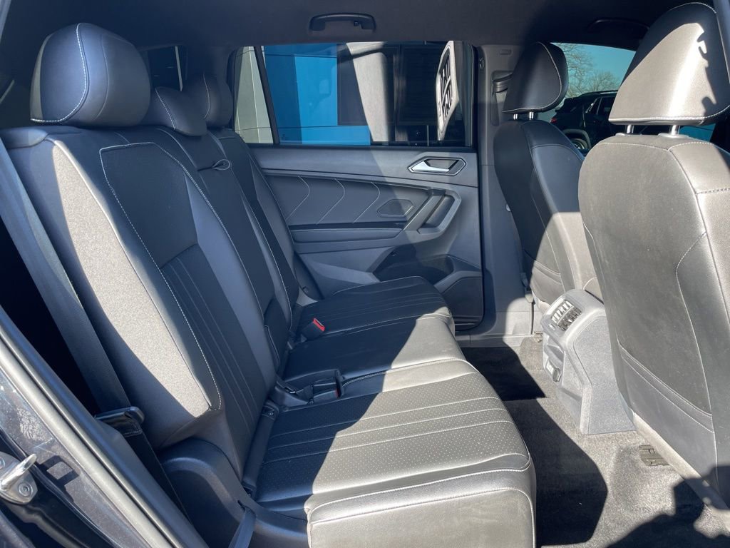 Used 2022 Volkswagen Tiguan SE R-Line image 31