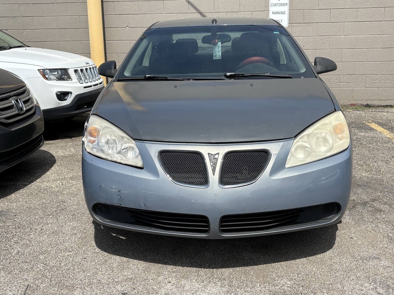 Used 2009 Pontiac G6 Sedan w/ Sport Package 1 FWD image 2