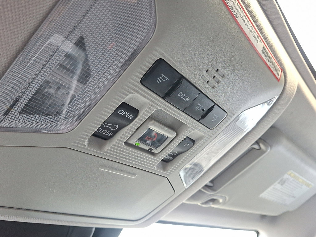 Used 2023 Toyota RAV4 XLE Premium image 32