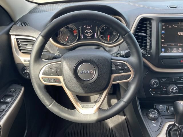Used 2017 Jeep Cherokee Latitude w/ Comfort/Convenience Group AWD/4WD image 18