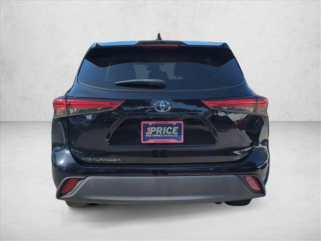Used 2020 Toyota Highlander LE FWD image 6